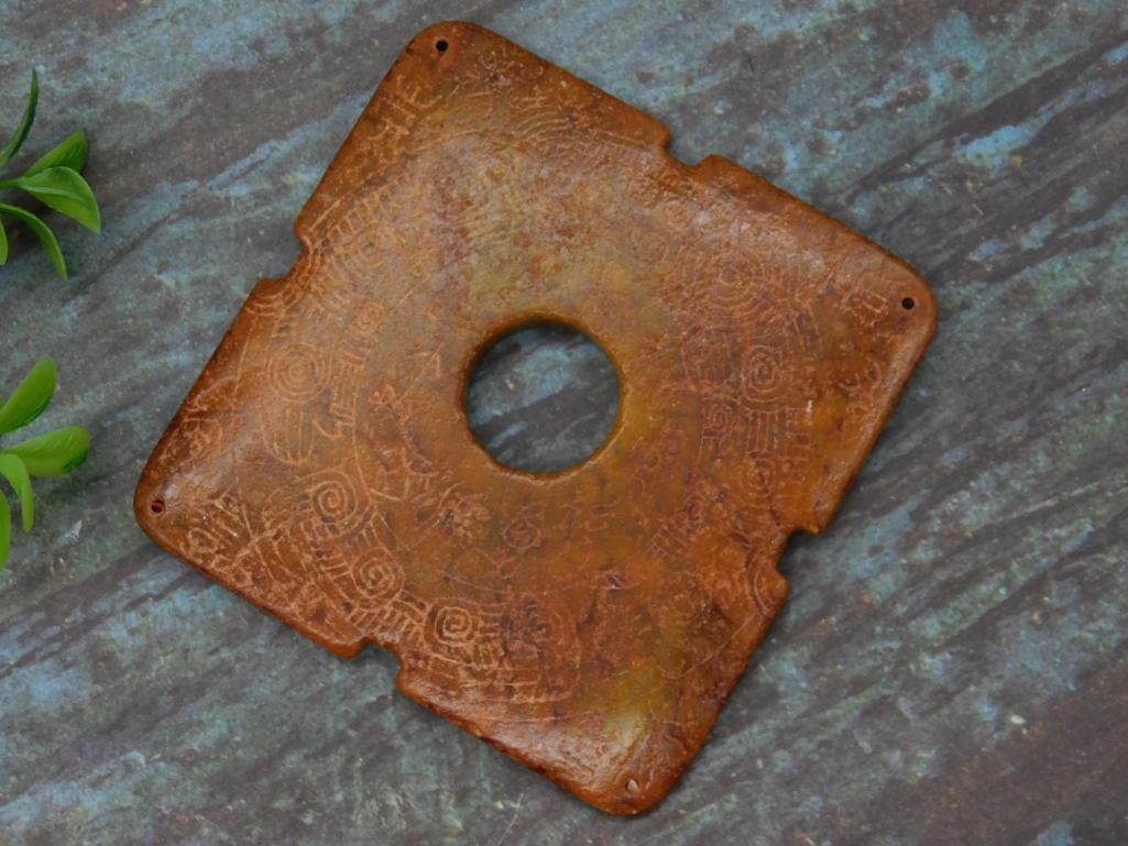 CARVED JADE ROCK STONE LAPIDARY SPECIMEN (1 of 2)