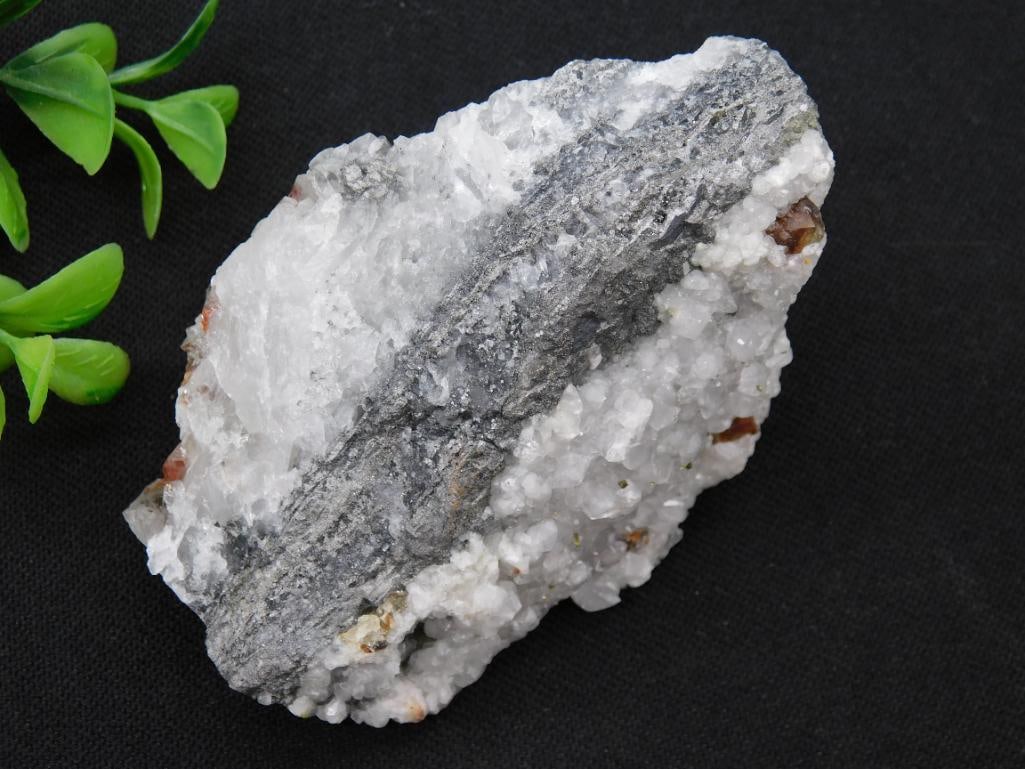 ROCK STONE LAPIDARY SPECIMEN: ROCK STONE LAPIDARY SPECIMEN