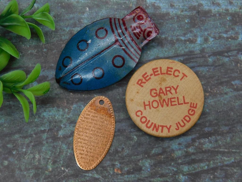 MIXED VINTAGE LOT TIN TOY, TOKEN, THE LORDS PRAYER TOKEN: MIXED VINTAGE LOT TIN TOY, TOKEN, THE LORDS PRAYER TOKEN