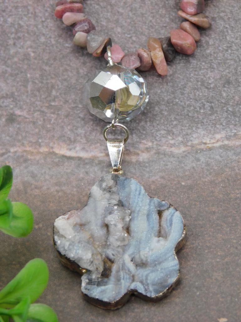 DRUZY QUARTZ PENDANT ON STONE CHIP NECKLACE: DRUZY QUARTZ PENDANT ON STONE CHIP NECKLACE