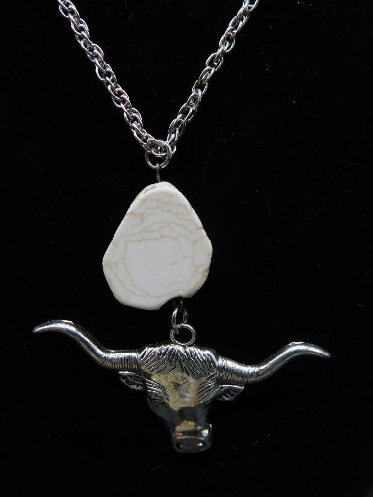 COW HEAD AND STONE PENDANT ON CHAIN NECKLACE: COW HEAD AND STONE PENDANT ON CHAIN NECKLACE