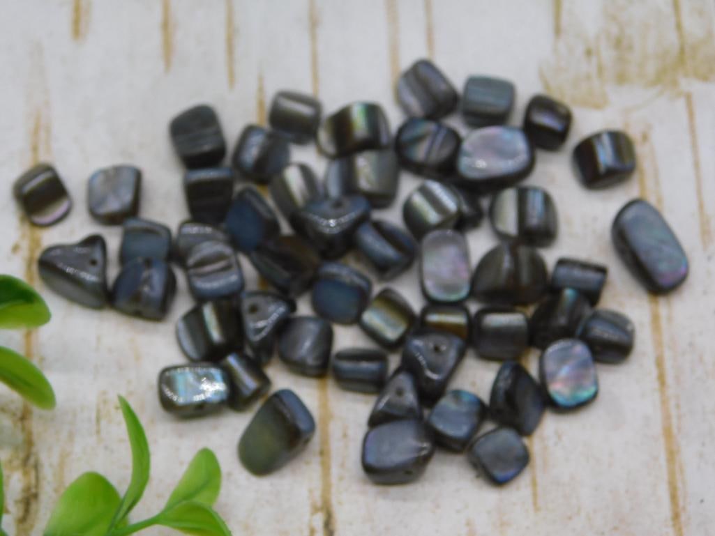 SHELL BEADS ROCK STONE LAPIDARY SPECIMEN (1 of 3)