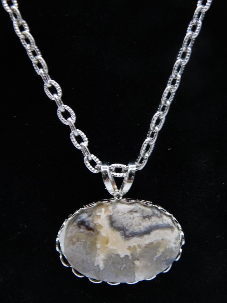 AGATE PENDANT ON CHAIN NECKLACE ROCK STONE LAPIDARY SPECIMEN: AGATE PENDANT ON CHAIN NECKLACE ROCK STONE LAPIDARY SPECIMEN