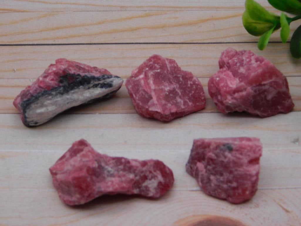 GEM RHODONITE ROCK STONE LAPIDARY SPECIMEN: GEM RHODONITE ROCK STONE LAPIDARY SPECIMEN