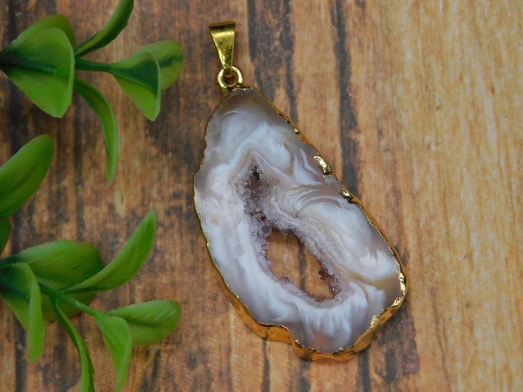 GEODE SLICE PENDANT V: GEODE SLICE PENDANT V