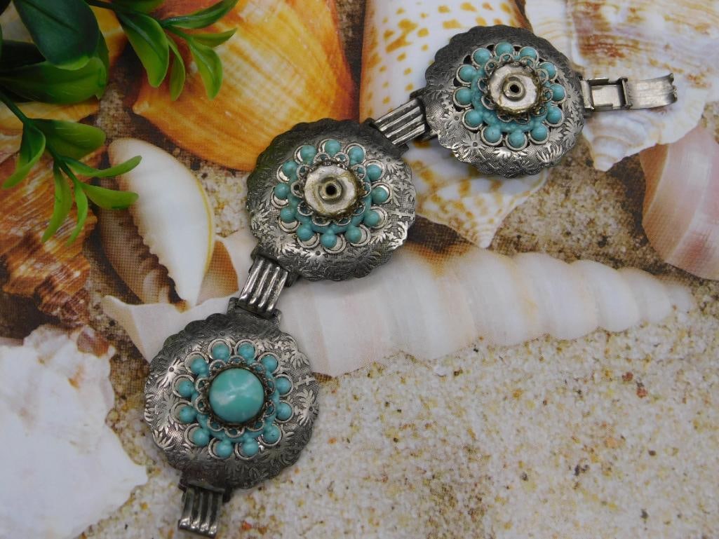 Metal Links with Turquoise Accents ROCK STONE LAPIDARY SPECIMEN: Metal Links with Turquoise Accents ROCK STONE LAPIDARY SPECIMEN