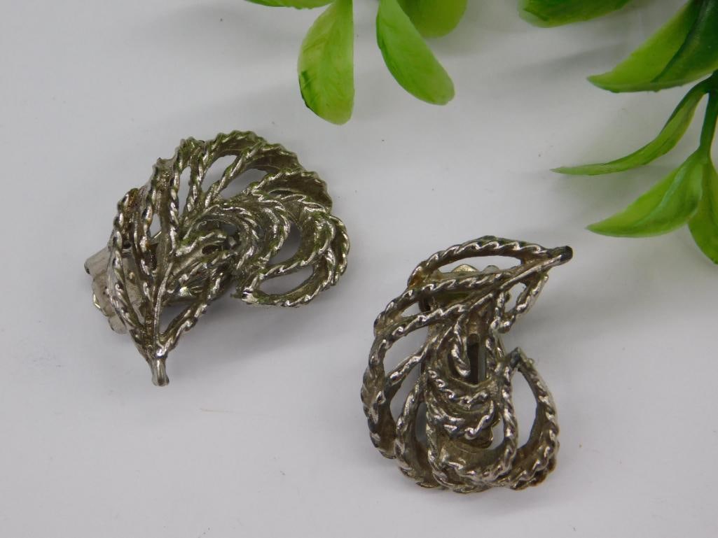 Vintage Silver-Tone Clip-On Earrings in Leaf Design: Vintage Silver-Tone Clip-On Earrings in Leaf Design