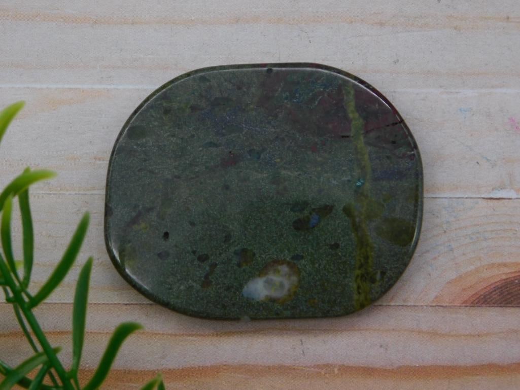 ROCK STONE LAPIDARY SPECIMEN: ROCK STONE LAPIDARY SPECIMEN