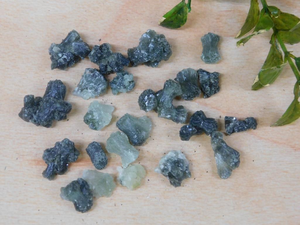 PREHNITE ROCK STONE LAPIDARY SPECIMEN: PREHNITE ROCK STONE LAPIDARY SPECIMEN