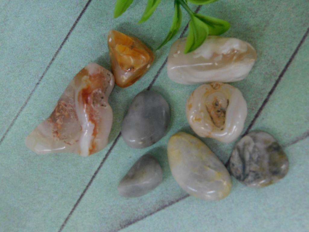 MIXED LOT ROCK STONE LAPIDARY SPECIMEN: MIXED LOT ROCK STONE LAPIDARY SPECIMEN