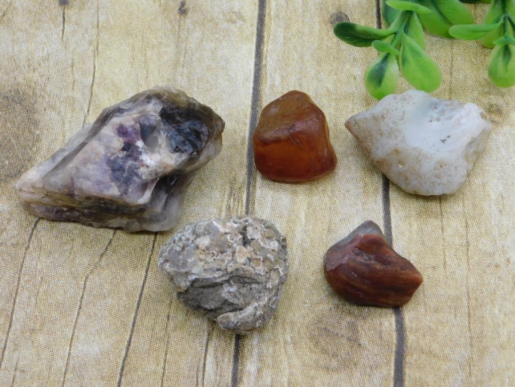 MIXED ROUGH LOT ROCK STONE LAPIDARY SPECIMEN: MIXED ROUGH LOT ROCK STONE LAPIDARY SPECIMEN
