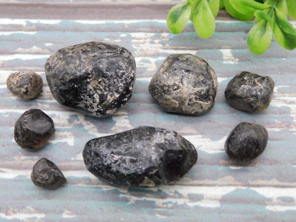 APACHE TEARS ROCK STONE LAPIDARY SPECIMEN: APACHE TEARS ROCK STONE LAPIDARY SPECIMEN