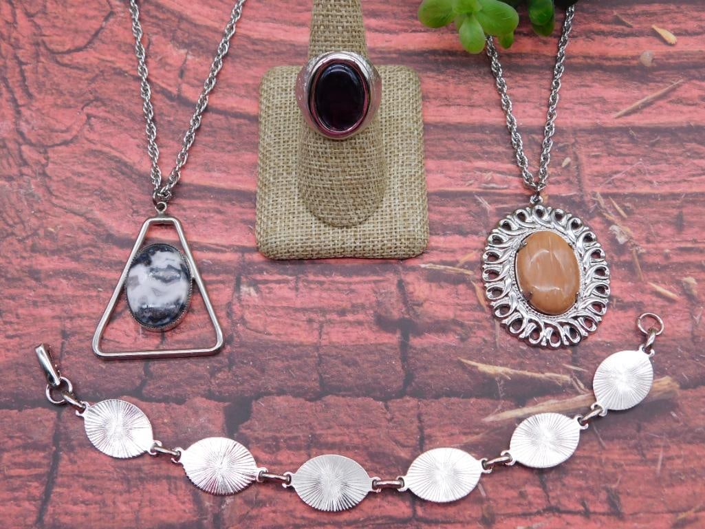 MIXED JEWELRY LOT ROCK STONE LAPIDARY SPECIMEN: MIXED JEWELRY LOT ROCK STONE LAPIDARY SPECIMEN