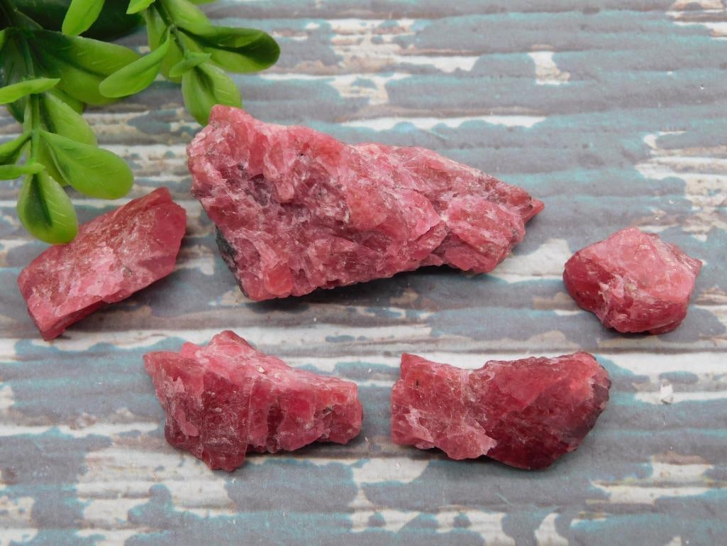 GEM RHODONITE ROCK STONE LAPIDARY SPECIMEN: GEM RHODONITE ROCK STONE LAPIDARY SPECIMEN