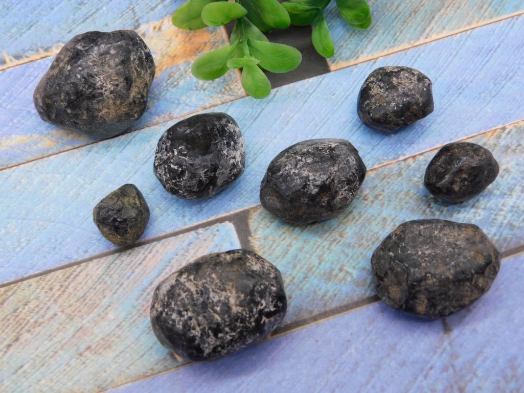 APACHE TEARS ROCK STONE LAPIDARY SPECIMEN: APACHE TEARS ROCK STONE LAPIDARY SPECIMEN