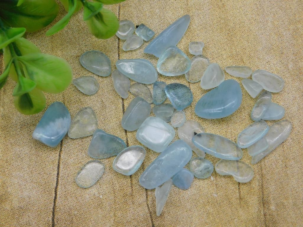 AQUAMARINE ROCK STONE LAPIDARY SPECIMEN: AQUAMARINE ROCK STONE LAPIDARY SPECIMEN