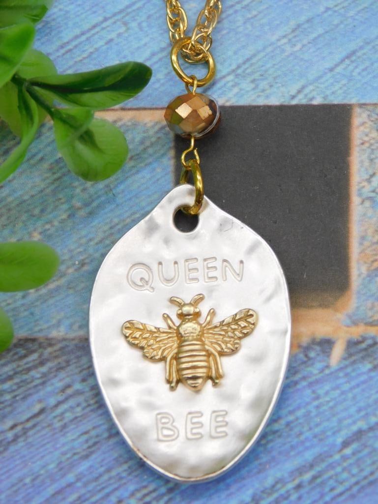 QUEEN BEE NECKLACE: QUEEN BEE NECKLACE