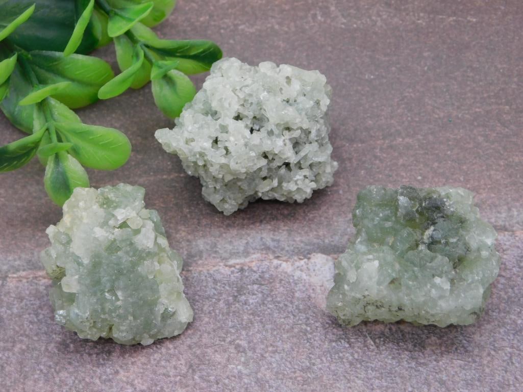 PREHNITE ROCK STONE LAPIDARY SPECIMEN: PREHNITE ROCK STONE LAPIDARY SPECIMEN