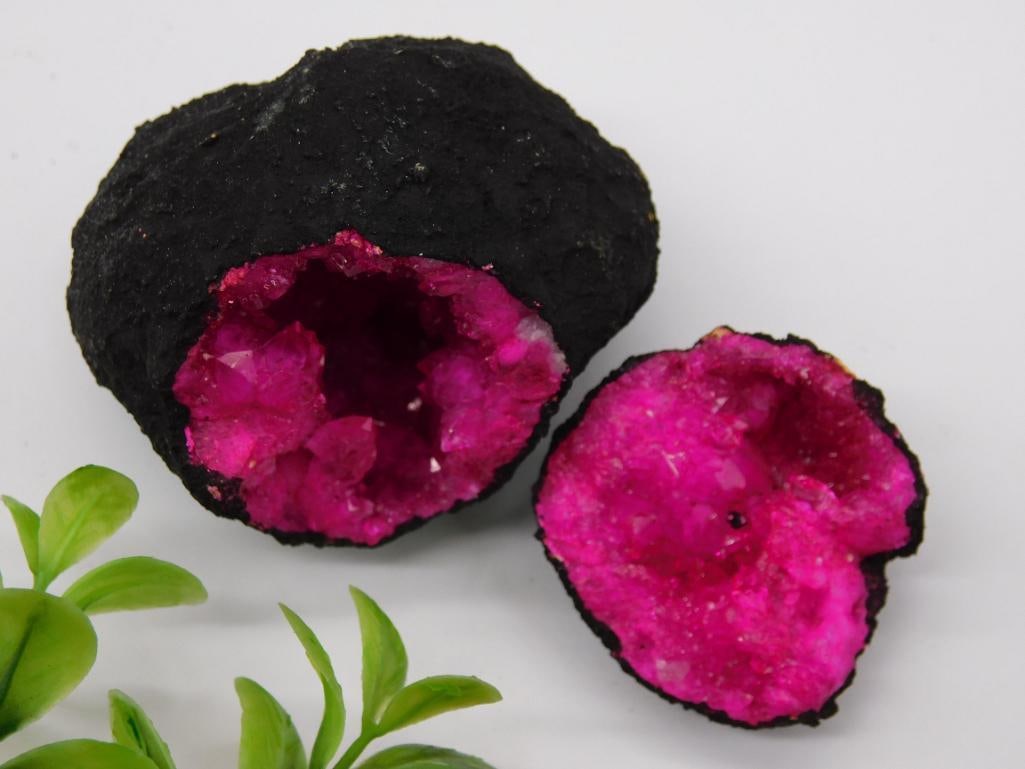 PINK GEODE ROCK STONE LAPIDARY SPECIMEN: PINK GEODE ROCK STONE LAPIDARY SPECIMEN
