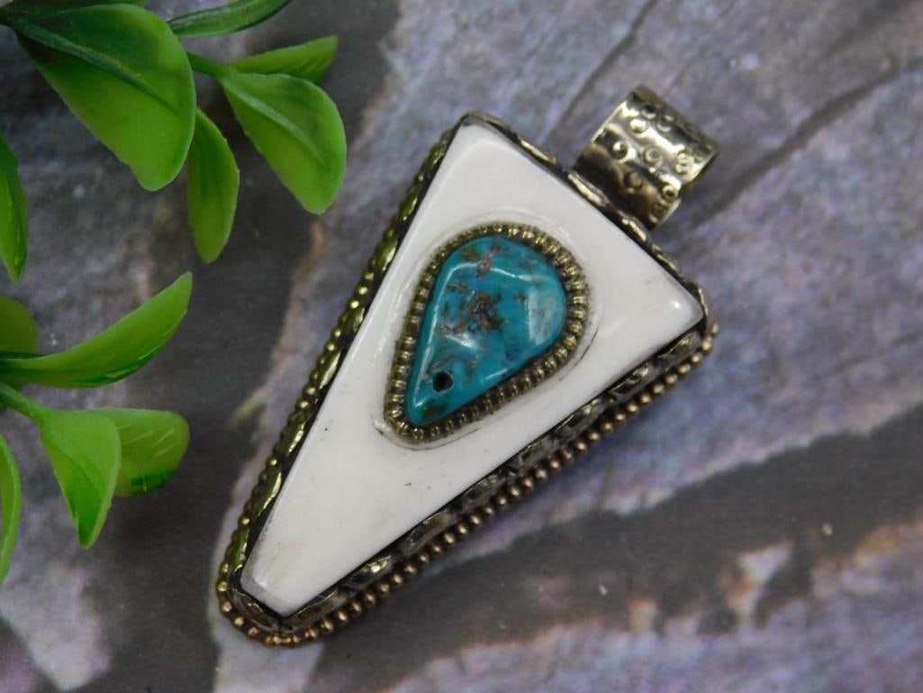 TURQUOISE AND WHITE STONE PENDANT ROCK STONE LAPIDARY SPECIMEN: TURQUOISE AND WHITE STONE PENDANT ROCK STONE LAPIDARY SPECIMEN