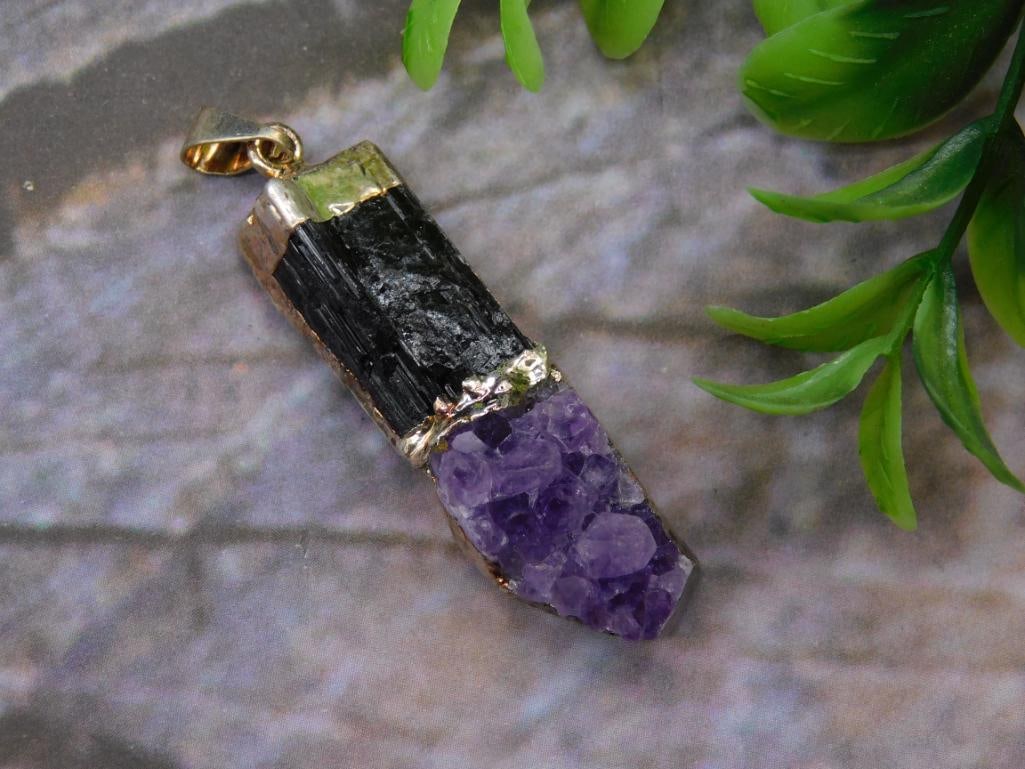 BLACK TOURMALINE AND AMETHYST PENDANT ROCK STONE LAPIDARY SPECIMEN (1 of 2)