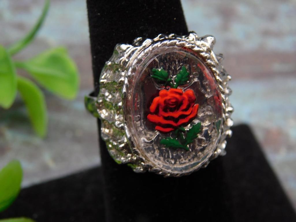 ROSE RING ROCK STONE LAPIDARY SPECIMEN: ROSE RING ROCK STONE LAPIDARY SPECIMEN