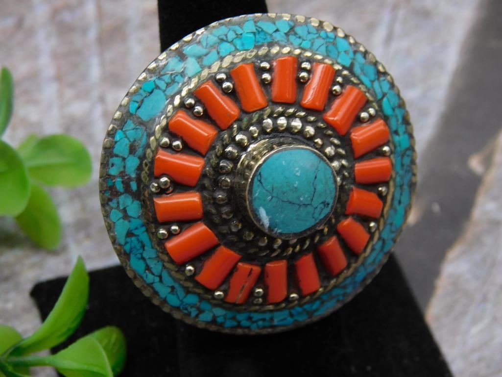 TURQUOISE, RED CORAL, AND LAPIS LAZULI ADJUSTABLE STONE RING: TURQUOISE, RED CORAL, AND LAPIS LAZULI ADJUSTABLE STONE RING