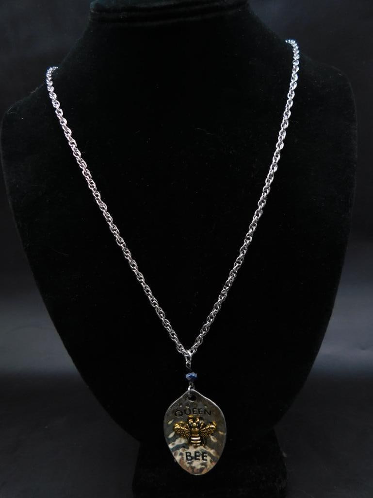 QUEEN BEE NECKLACE - 2