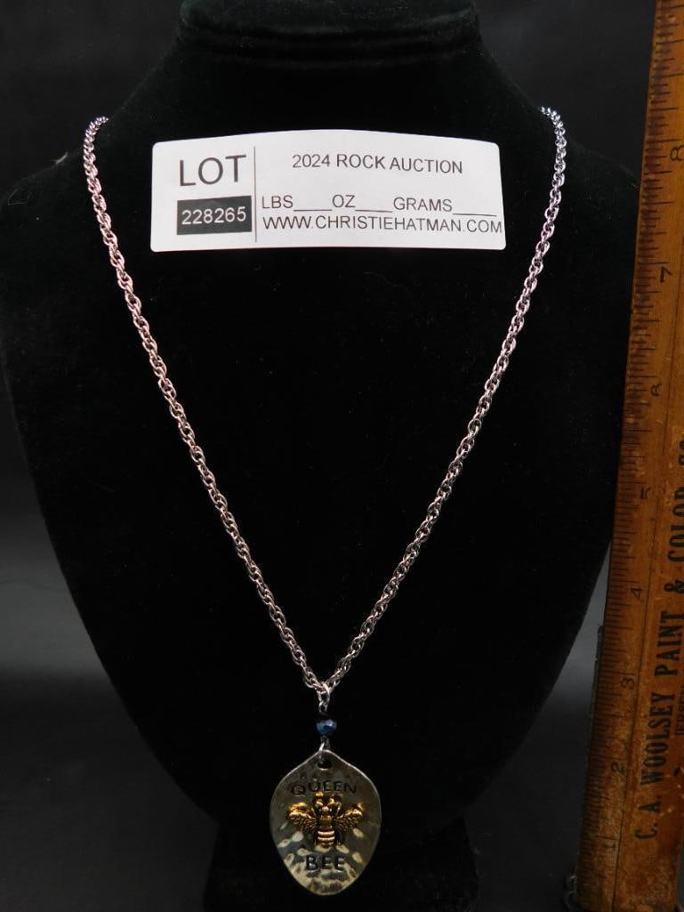 QUEEN BEE NECKLACE - 3