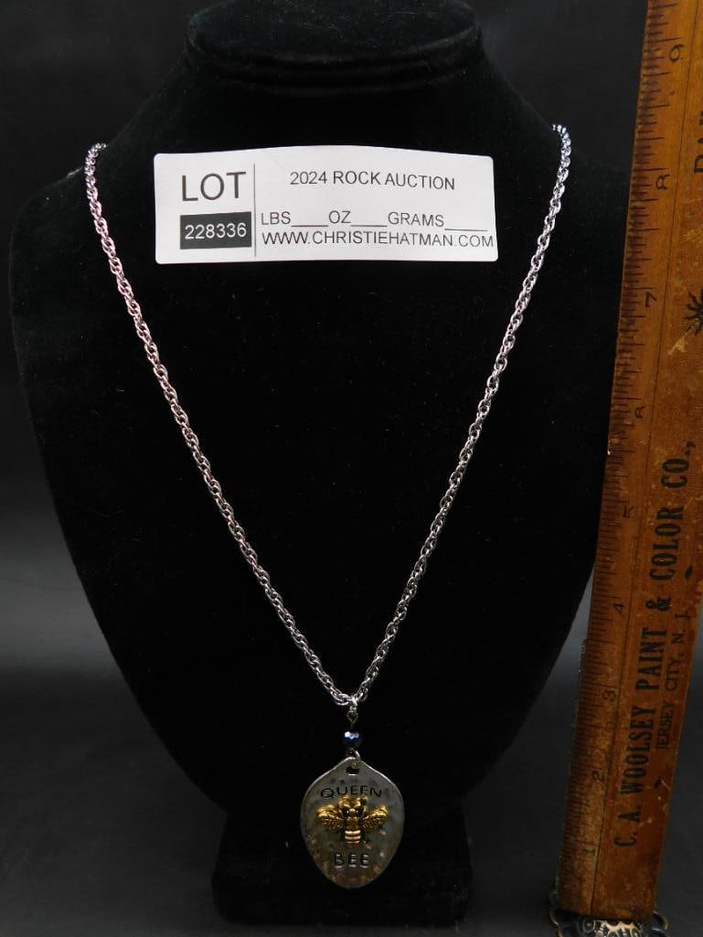 QUEEN BEE NECKLACE - 3