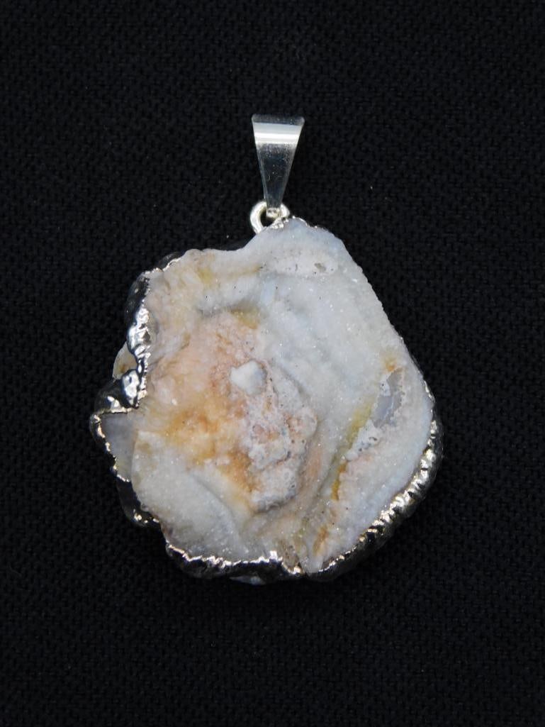 DRUZY QUARTZ PENDANT ROCK STONE LAPIDARY SPECIMEN: DRUZY QUARTZ PENDANT ROCK STONE LAPIDARY SPECIMEN