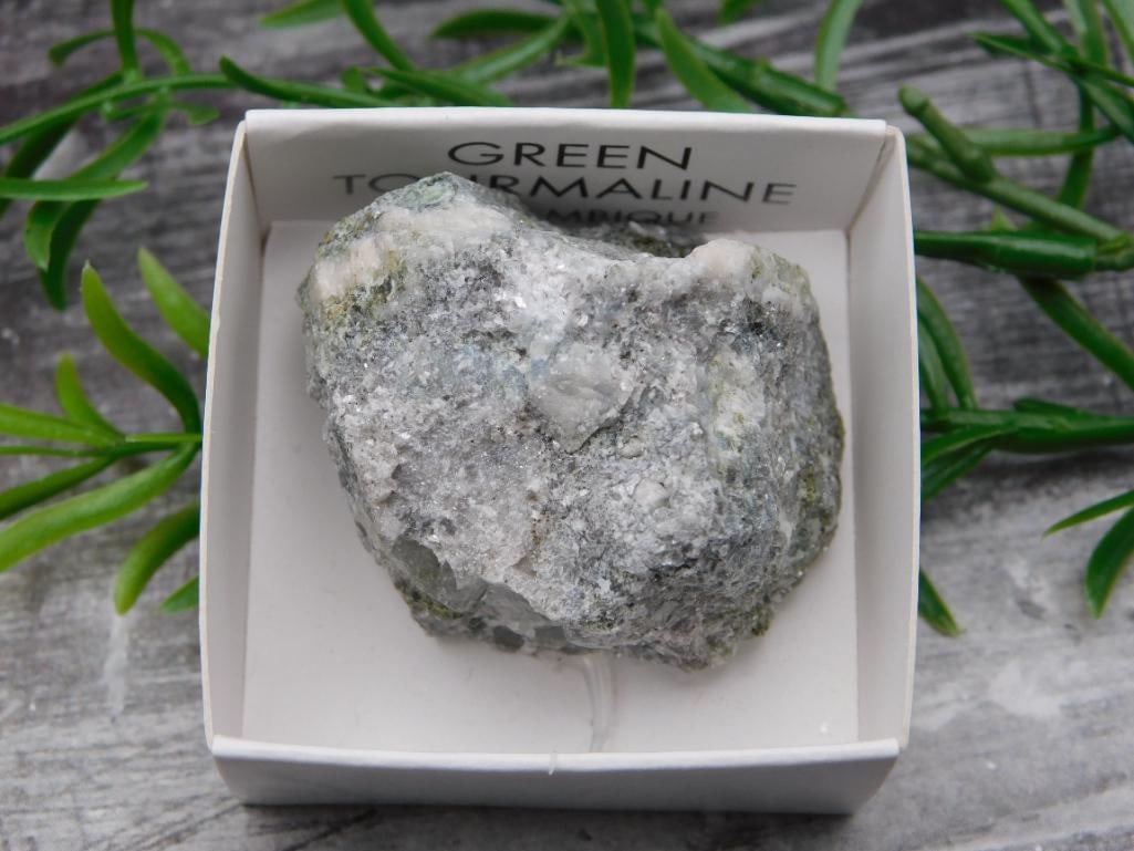 GREEN TOURMALINE ROCK STONE LAPIDARY SPECIMEN: GREEN TOURMALINE ROCK STONE LAPIDARY SPECIMEN