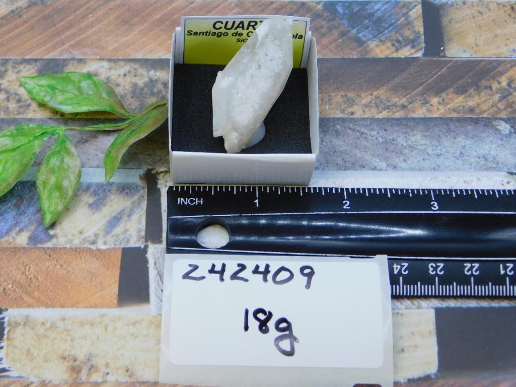 QUARTZ ROCK STONE LAPIDARY SPECIMEN - 2
