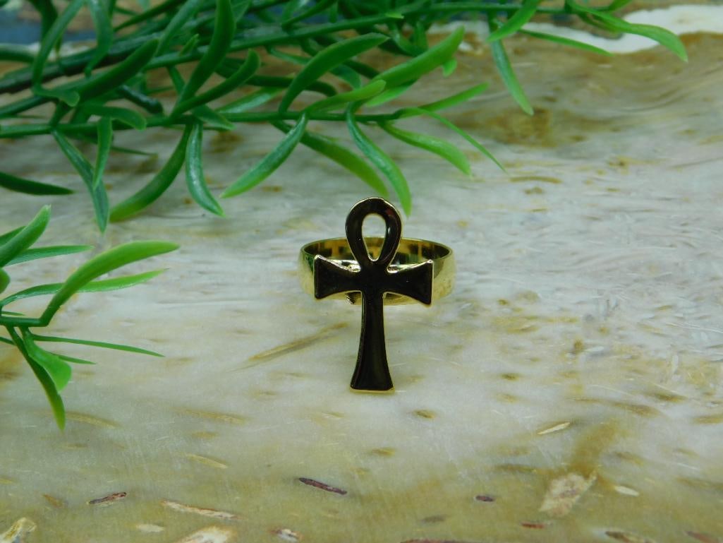 ANKH RING ROCK STONE LAPIDARY SPECIMEN: ANKH RING ROCK STONE LAPIDARY SPECIMEN