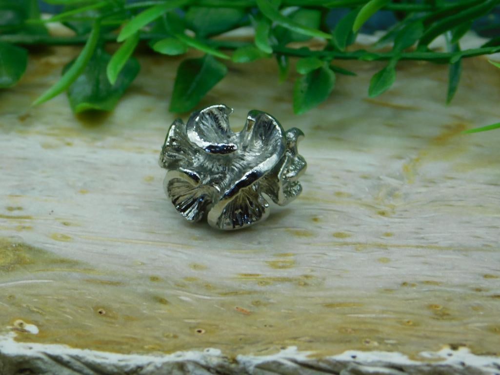 FLOWER RING ROCK STONE LAPIDARY SPECIMEN: FLOWER RING ROCK STONE LAPIDARY SPECIMEN