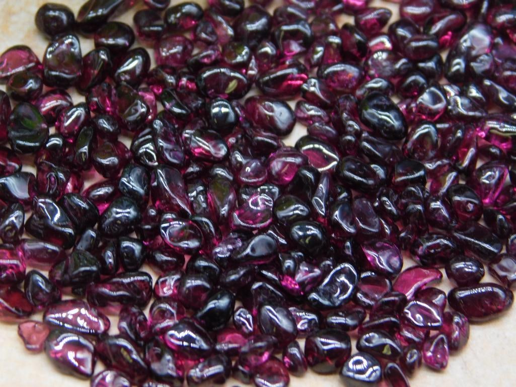 GARNET ROCK STONE LAPIDARY SPECIMEN - 2