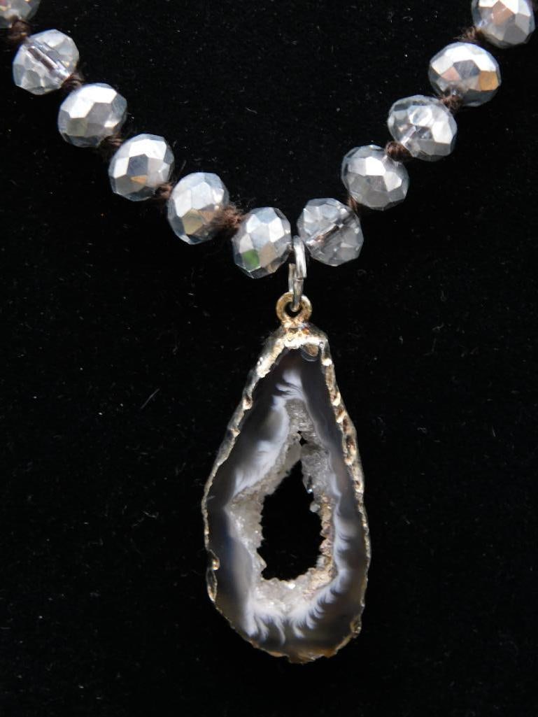 GEODE SLICE PENDANT ON SPARKLE BEAD NECKLACE ROCK STONE LAPIDARY SPECIMEN (1 of 3)