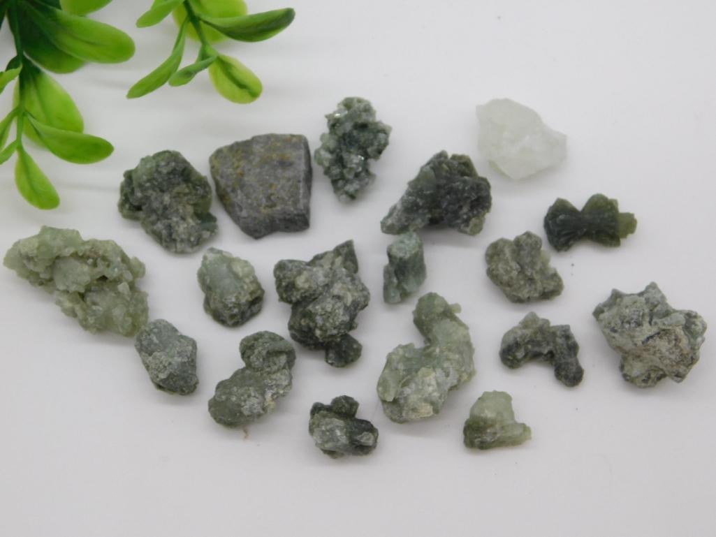 PREHNITE ROCK STONE LAPIDARY SPECIMEN: PREHNITE ROCK STONE LAPIDARY SPECIMEN