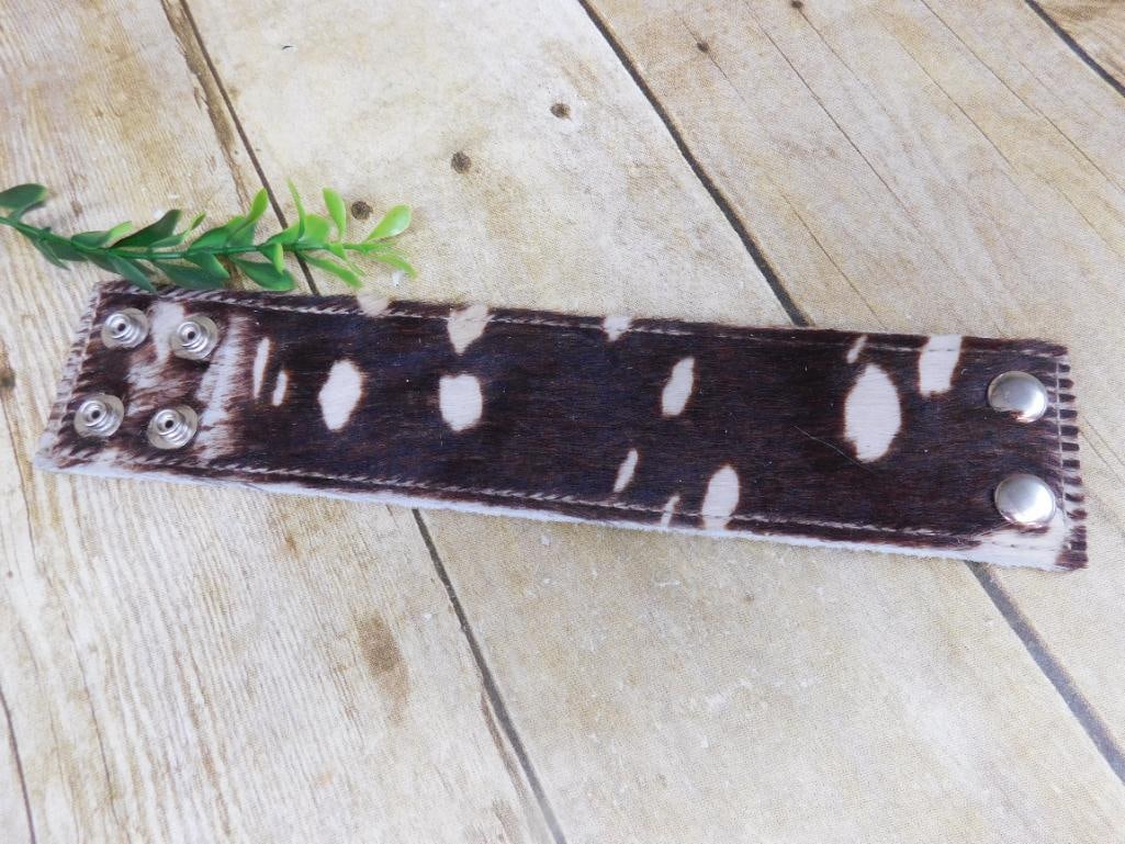 COWHIDE WRAP BRACELET WITH HIDDEN MONEY ZIPPER: COWHIDE WRAP BRACELET WITH HIDDEN MONEY ZIPPER