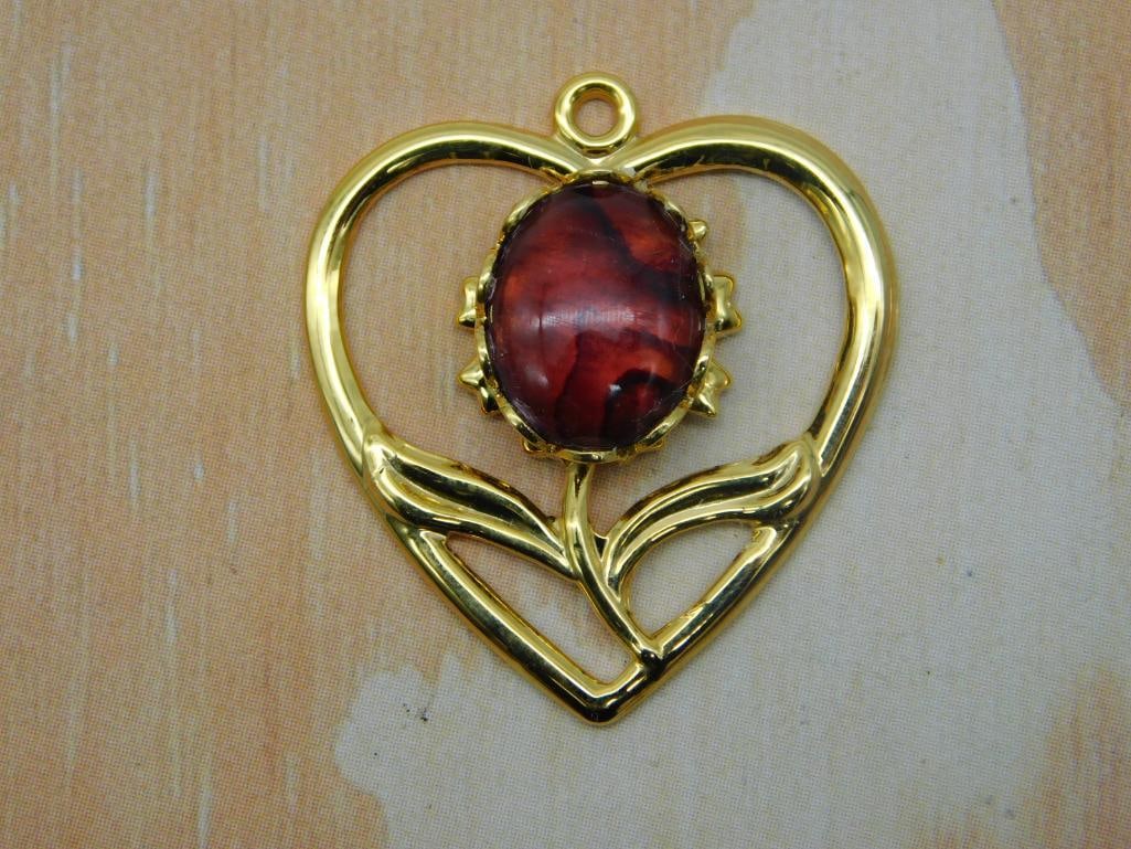 ABALONE STONE FLOWER HEART PENDANT ROCK STONE LAPIDARY SPECIMEN: ABALONE STONE FLOWER HEART PENDANT ROCK STONE LAPIDARY SPECIMEN