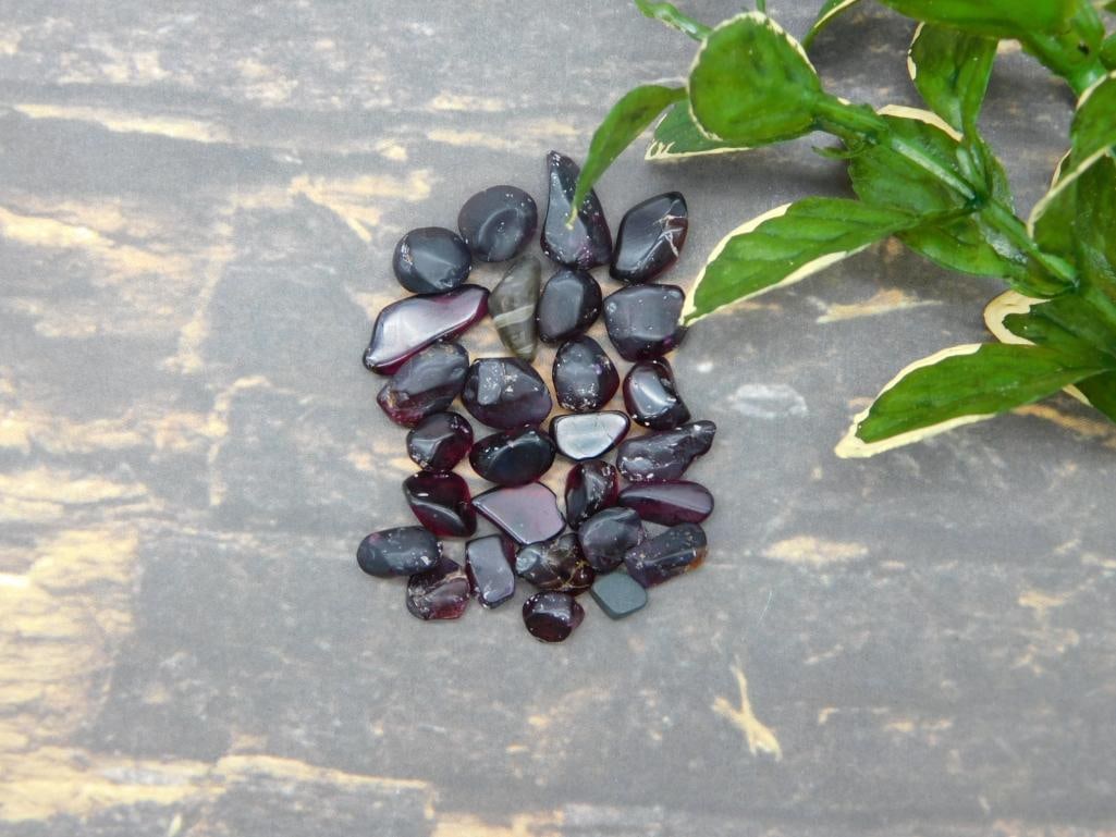 GARNET ROCK STONE LAPIDARY SPECIMEN: GARNET ROCK STONE LAPIDARY SPECIMEN