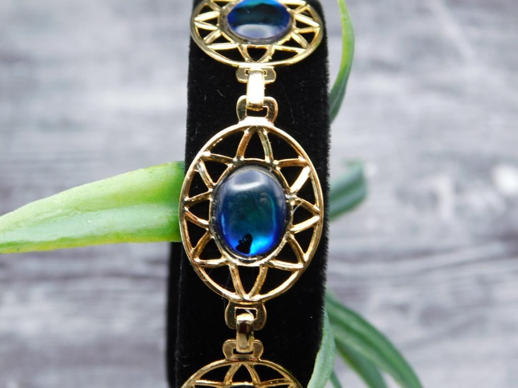 ABALONE STONE BRACELET ROCK STONE LAPIDARY SPECIMEN: ABALONE STONE BRACELET ROCK STONE LAPIDARY SPECIMEN