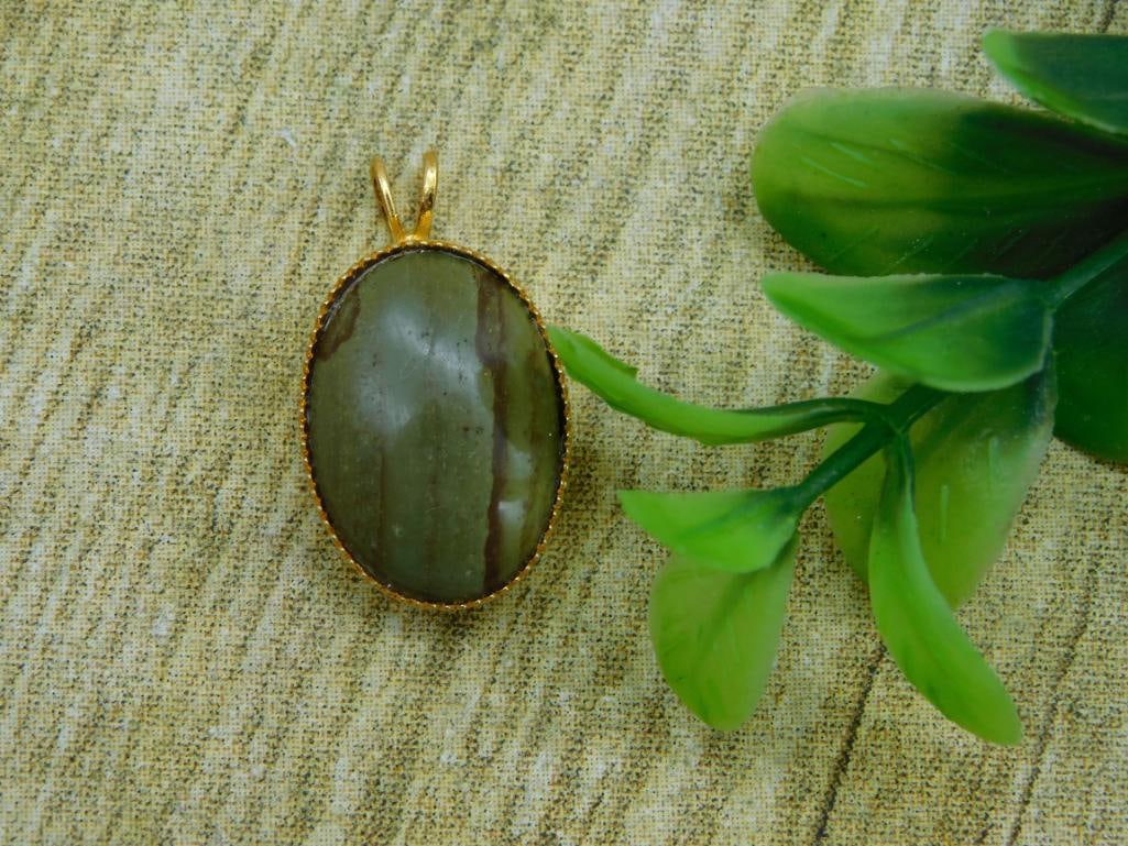 JASPER PENDANT ROCK STONE LAPIDARY SPECIMEN: JASPER PENDANT ROCK STONE LAPIDARY SPECIMEN