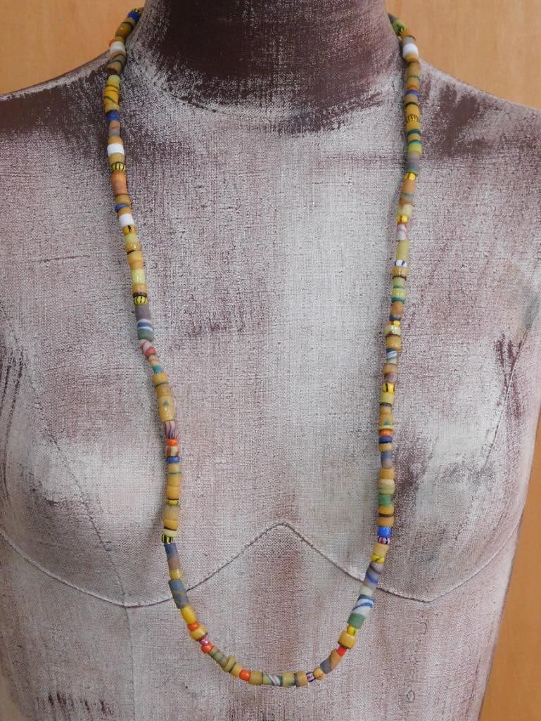 AFRICAN TRADE BEAD NECKLACE ROCK STONE LAPIDARY SPECIMEN: AFRICAN TRADE BEAD NECKLACE ROCK STONE LAPIDARY SPECIMEN