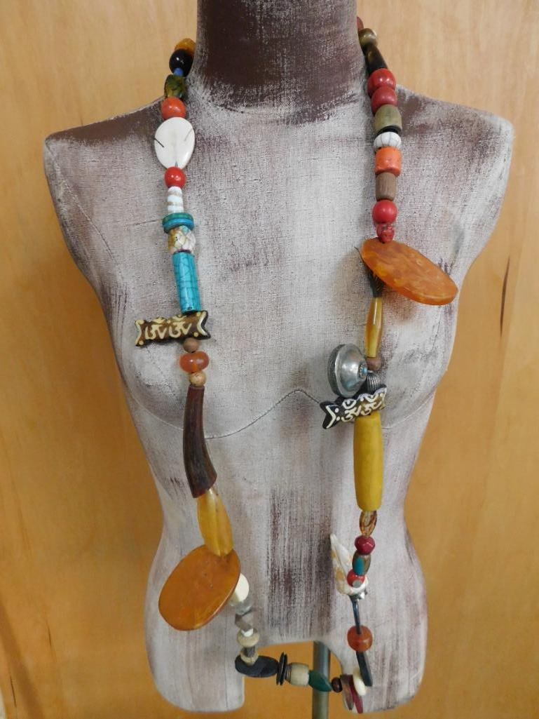 AFRICAN TRADE BEAD NECKLACE ROCK STONE LAPIDARY SPECIMEN: AFRICAN TRADE BEAD NECKLACE ROCK STONE LAPIDARY SPECIMEN