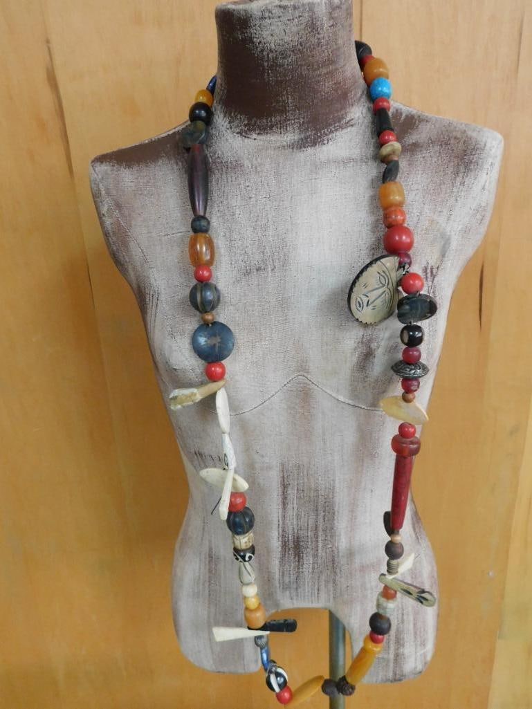 ORNAMENTAL AFRICAN TRADE BEAD NECKLACE ROCK STONE LAPIDARY SPECIMEN: ORNAMENTAL AFRICAN TRADE BEAD NECKLACE ROCK STONE LAPIDARY SPECIMEN