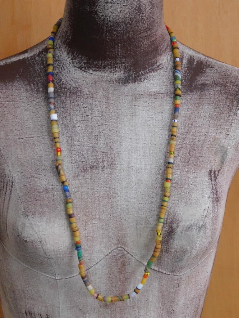 AFRICAN TRADE BEAD NECKLACE ROCK STONE LAPIDARY SPECIMEN: AFRICAN TRADE BEAD NECKLACE ROCK STONE LAPIDARY SPECIMEN
