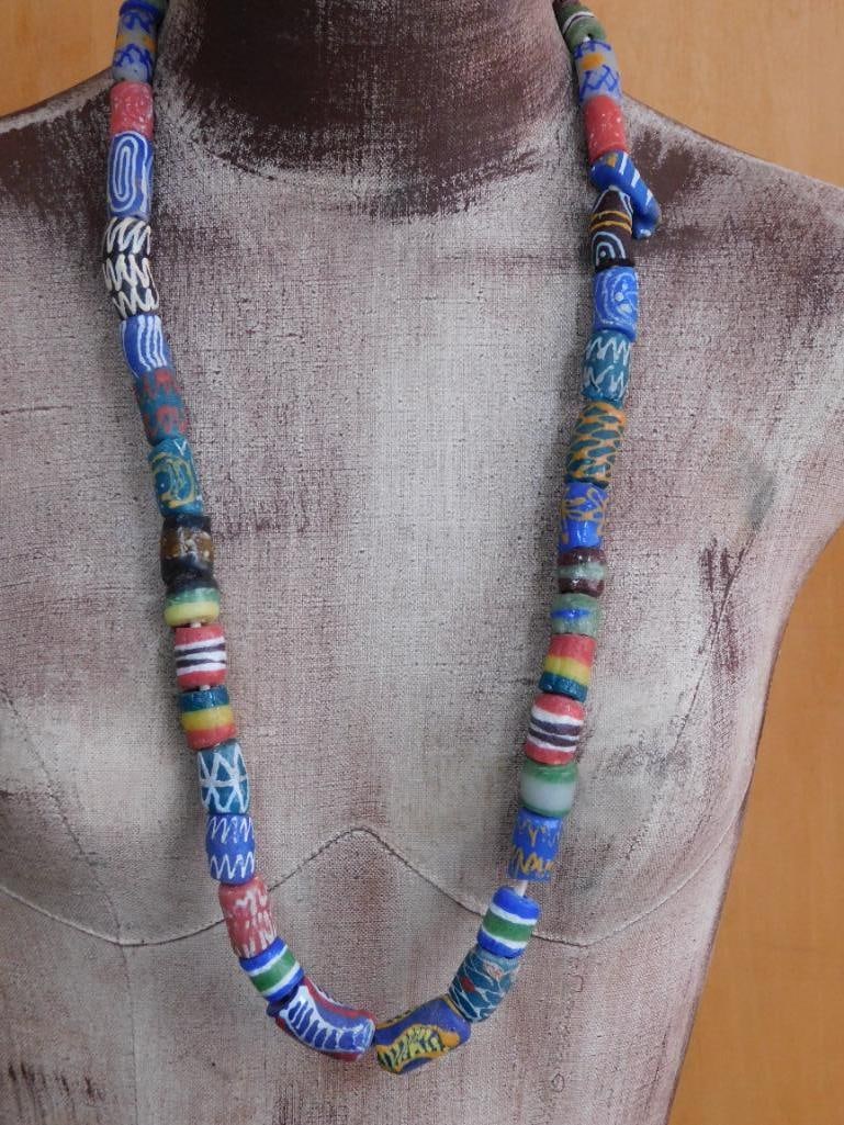 AFRICAN TRADE BEAD NECKLACE ROCK STONE LAPIDARY SPECIMEN: AFRICAN TRADE BEAD NECKLACE ROCK STONE LAPIDARY SPECIMEN