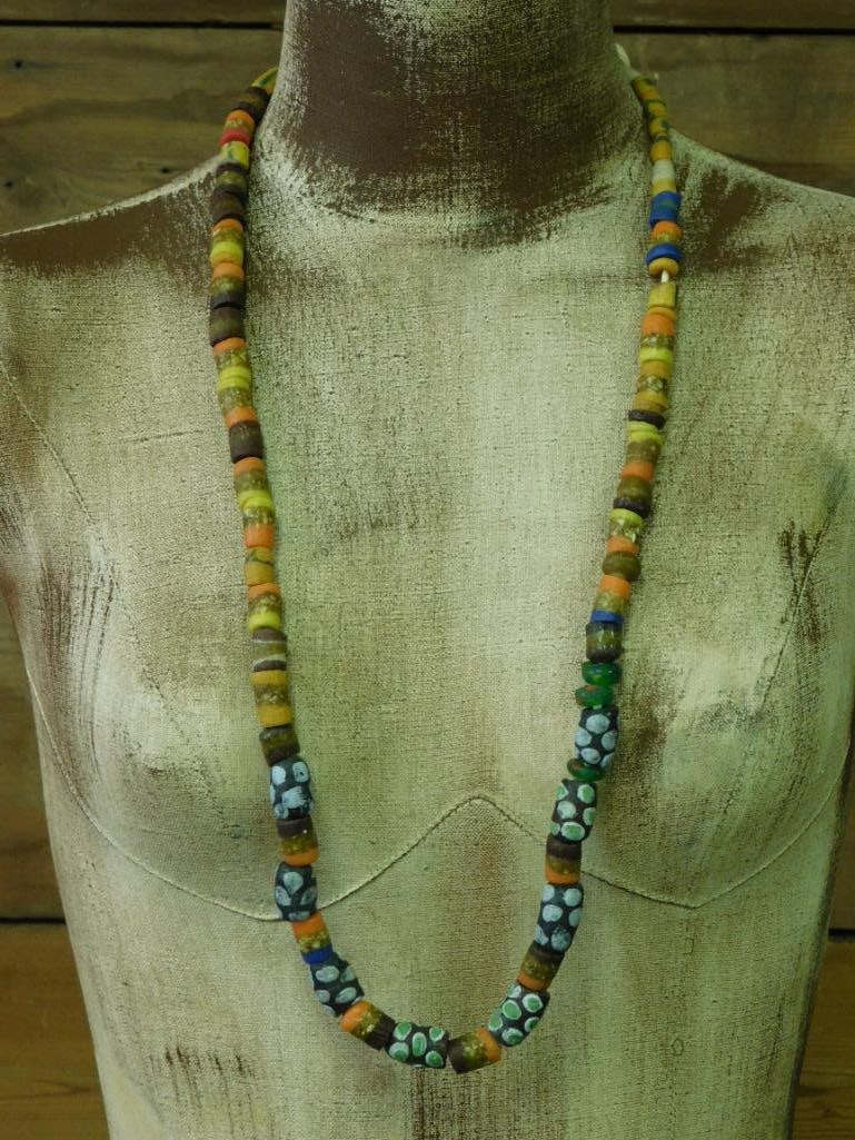 AFRICAN TRADE BEAD NECKLACE ROCK STONE LAPIDARY SPECIMEN: AFRICAN TRADE BEAD NECKLACE ROCK STONE LAPIDARY SPECIMEN