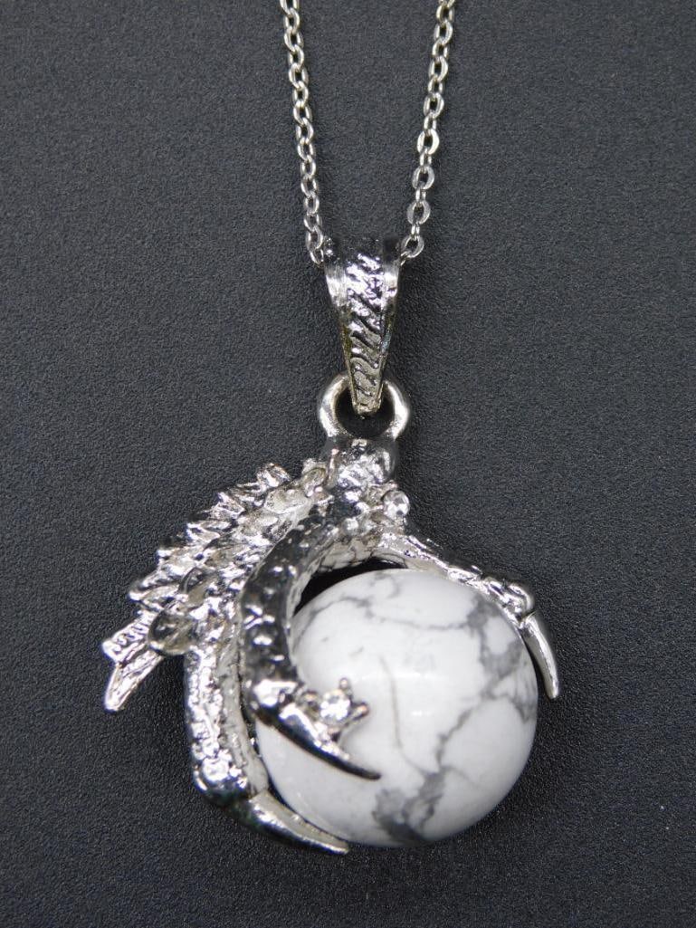 HOWLITE CLAW PENDANT ON CHAIN NECKLACE VINTAGE ANTIQUE: HOWLITE CLAW PENDANT ON CHAIN NECKLACE VINTAGE ANTIQUE